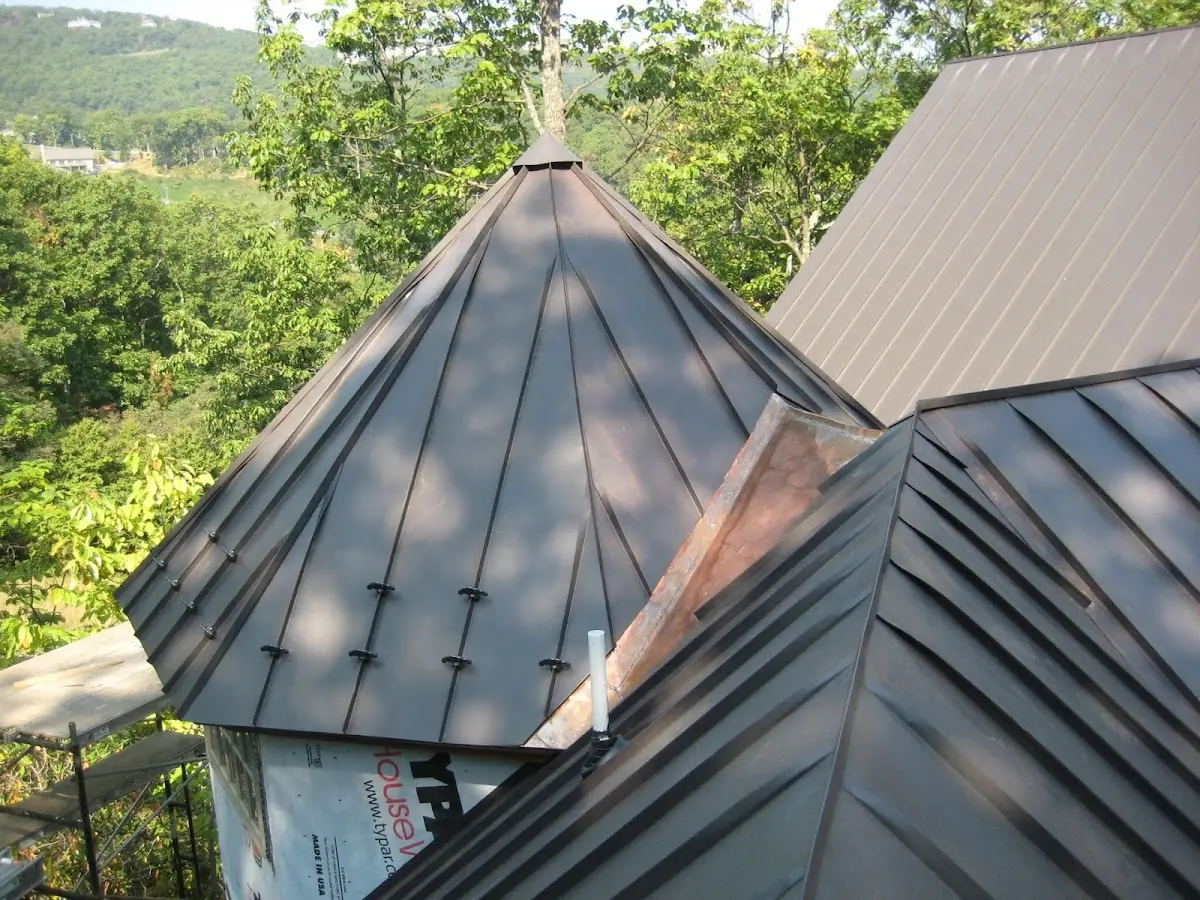 Professional Roof Tarp Installation by Craftsman Roofing in Laurel Lake